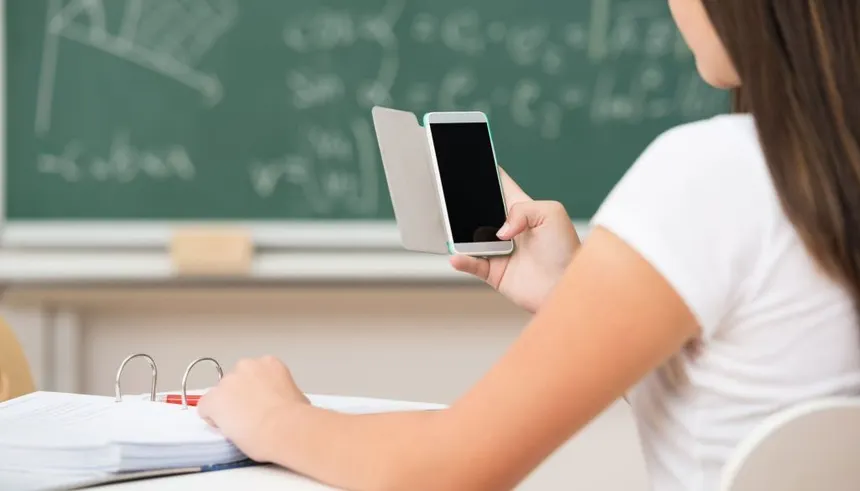 Celular na Escola: Como Recompensas por Atividades Podem Transformar o Aprendizado